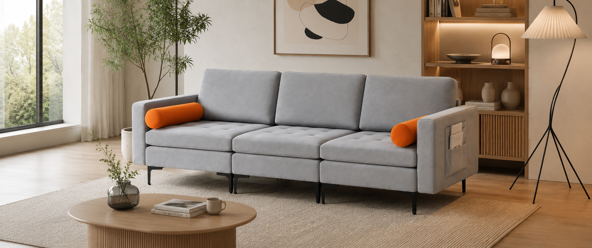 Komfortables Sofa im modernen Color-Blocking-Stil
